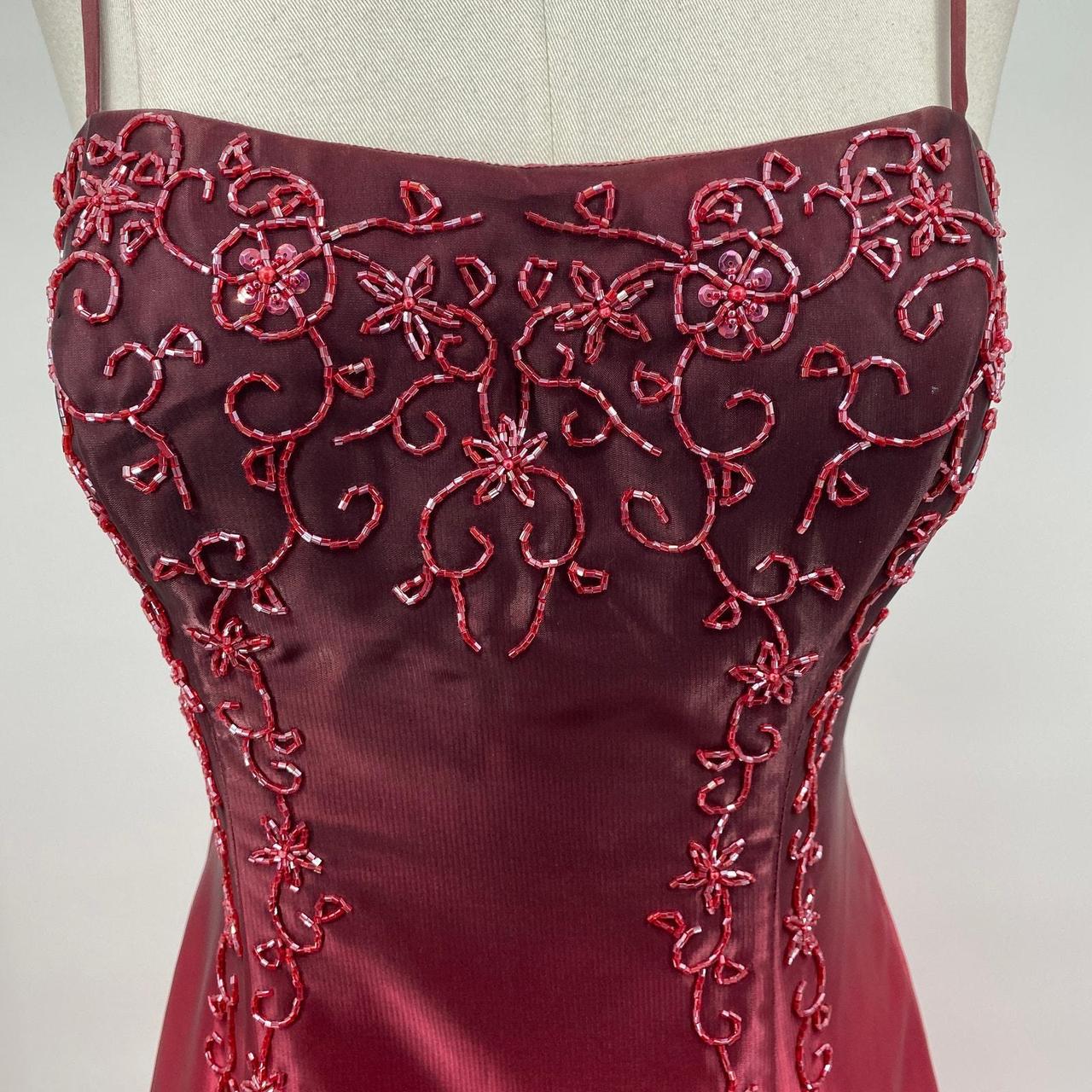 NiceVestidos-Burgunderfarbenes, bodenlanges Abendkleid aus Satin mit Farbverlauf und Paillettenbesatz NV6177