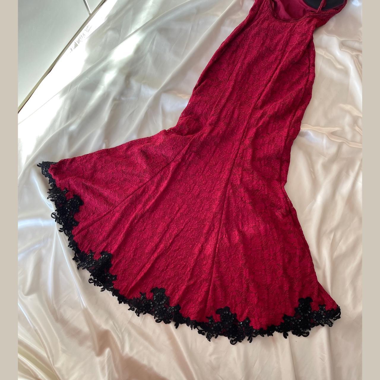 ♥️♠️♦️♣️Superbe robe de bal sirène moulante en dentelle rouge et noire délicate de style rétro-glam avec une fente sexy nv5382