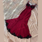 ♥️♠️♦️♣️Superbe robe de bal sirène moulante en dentelle rouge et noire délicate de style rétro-glam avec une fente sexy nv5382