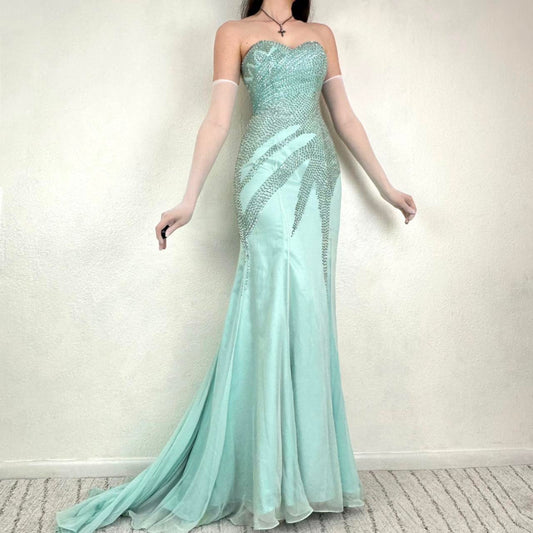 Wunderschönes, langes, perlenbesetztes Ballkleid aus Satin in Grün, NV4484