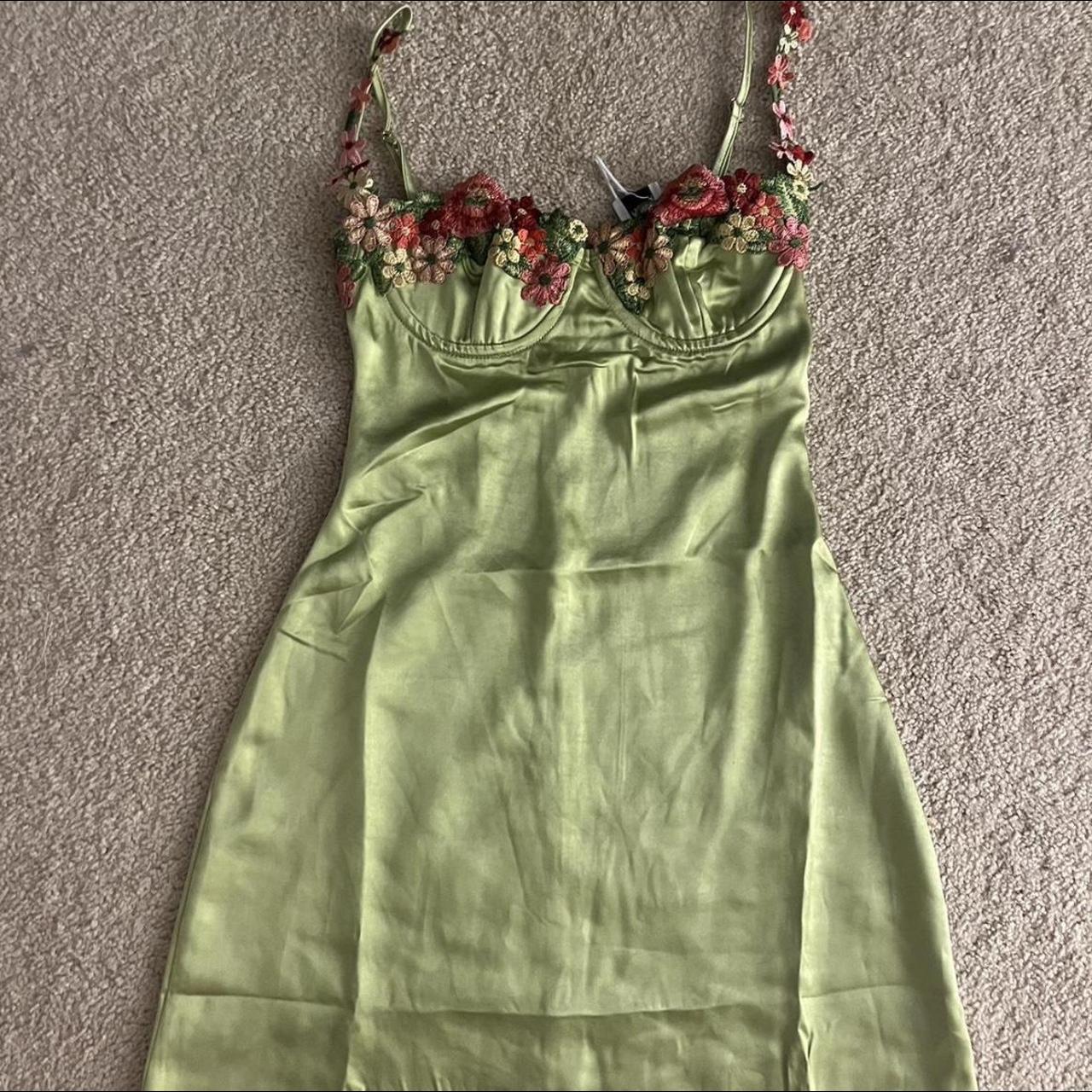 Robe de soirée courte en satin à fleurs vertes nv4756