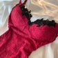 ♥️♠️♦️♣️Superbe robe de bal sirène moulante en dentelle rouge et noire délicate de style rétro-glam avec une fente sexy nv5382