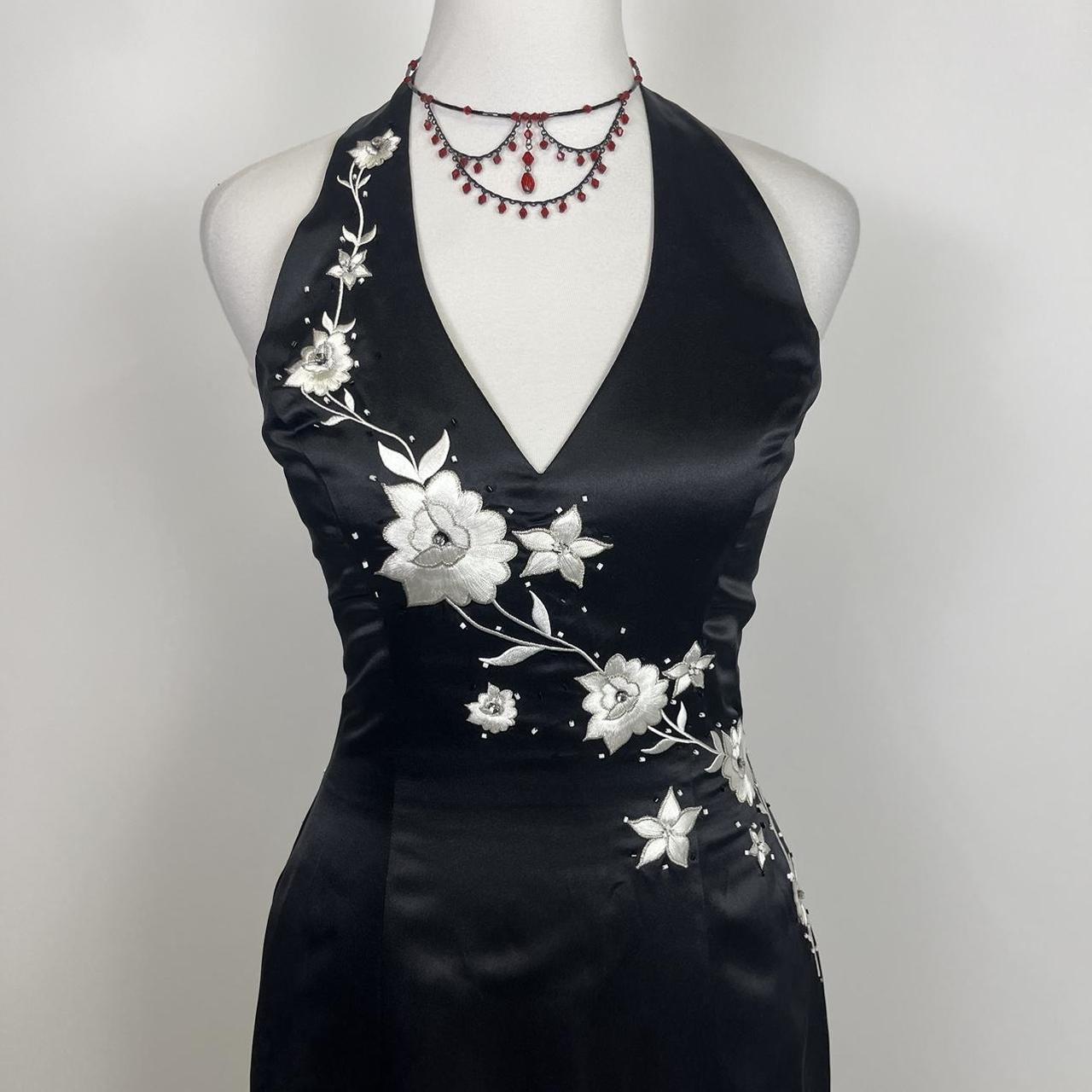 Schwarz und weiß schöne elegante Mode exquisite Blumen Spaghetti-Trägern lange Satin bodenlangen Ballkleid Abendkleid Partykleid nv3729