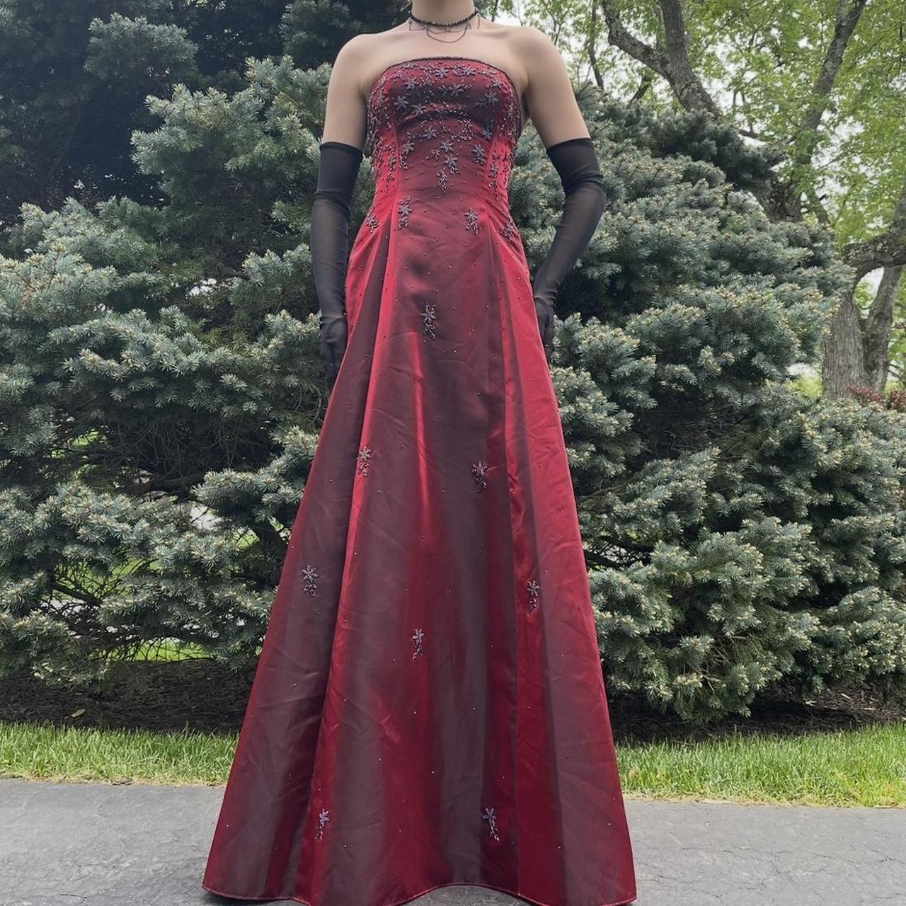 NiceVestidos-Burgunderfarbenes, ärmelloses, bodenlanges Gothic-Kleid aus Satin mit Perlenbesatz, NV6178