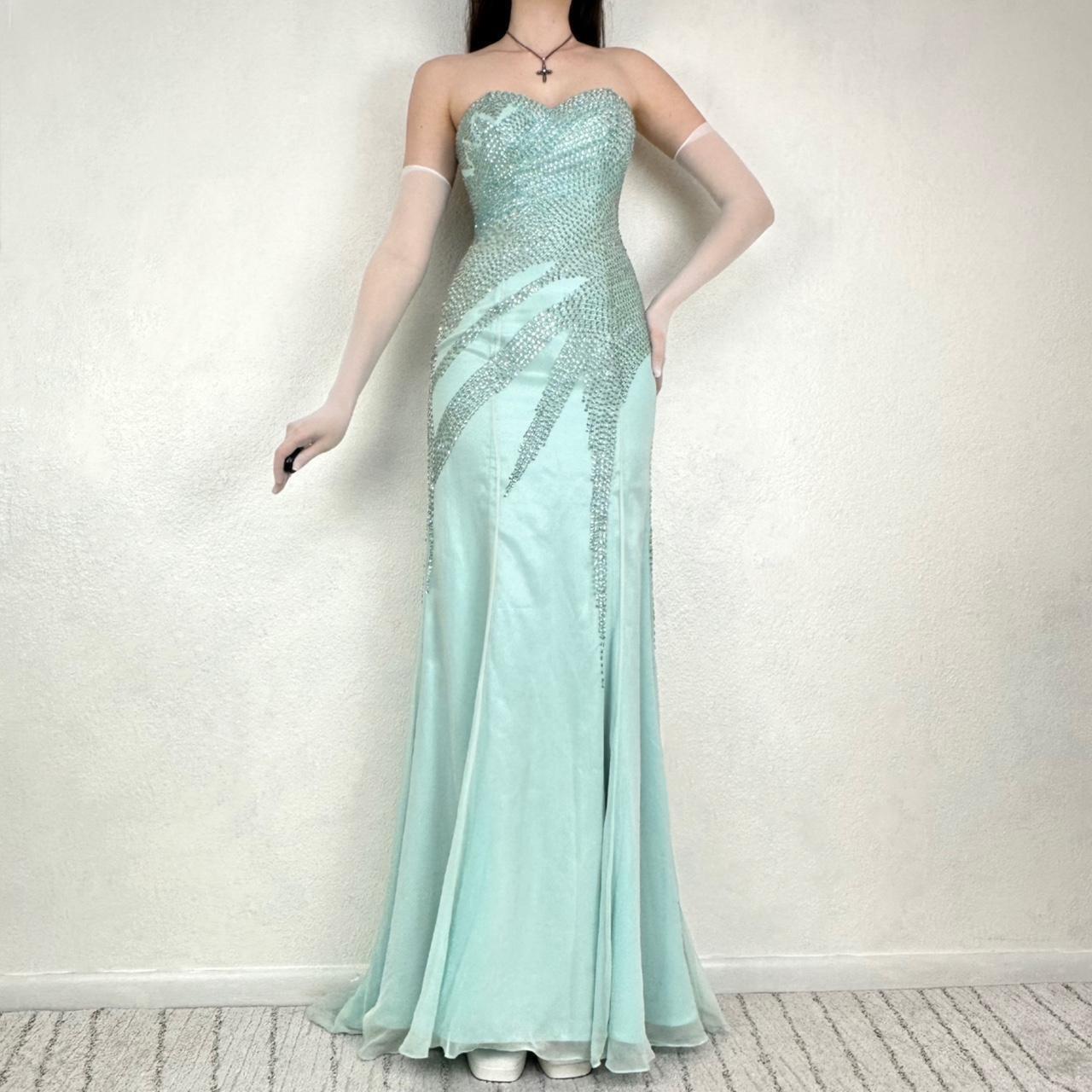 Robe de soirée longue en satin vert magnifique et perlée nv4484