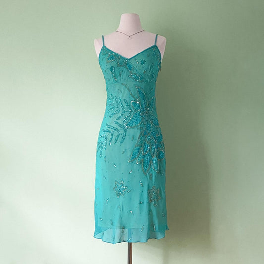 NiceVestidos - Robe de bal courte en mousseline de soie bleue à fleurs délicates et perles NV5652
