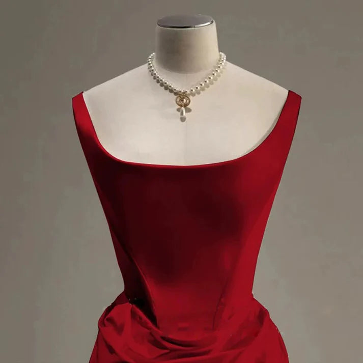 Robe de soirée sirène longue en satin rouge rétro à décolleté carré et longueur au sol nv3618