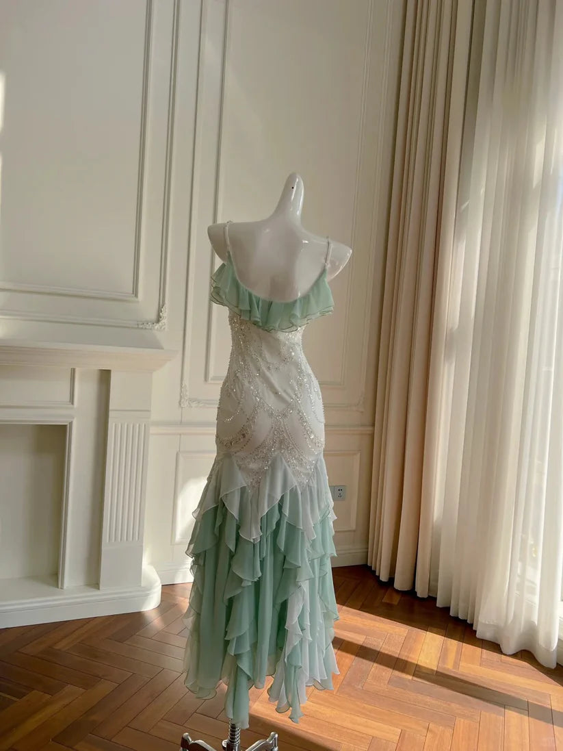 Wunderschönes Chiffon-Ballkleid im Meerjungfrau-Stil mit Spaghettiträgern und Perlen nv5391