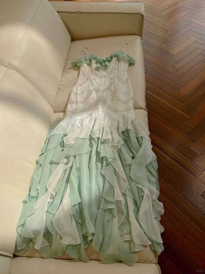 Wunderschönes Chiffon-Ballkleid im Meerjungfrau-Stil mit Spaghettiträgern und Perlen nv5391