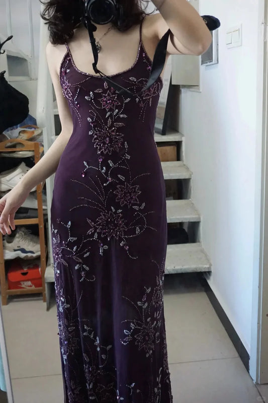 NiceVestidos - Robe de bal extra-longue à bretelles spaghetti et broderies perlées violet foncé, style bal de promo NV5799