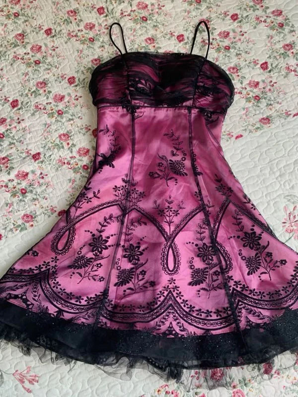 NiceVestidos - Robe de bal courte bordeaux exquise ornée de perles NV5695