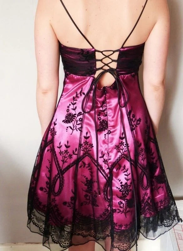 NiceVestidos - Robe de bal courte bordeaux exquise ornée de perles NV5695