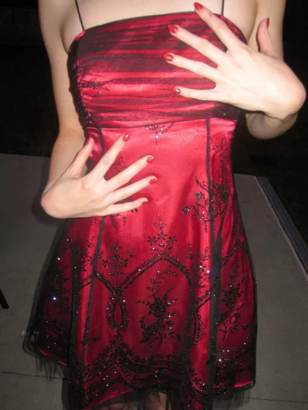 NiceVestidos - Robe de bal courte bordeaux exquise ornée de perles NV5695