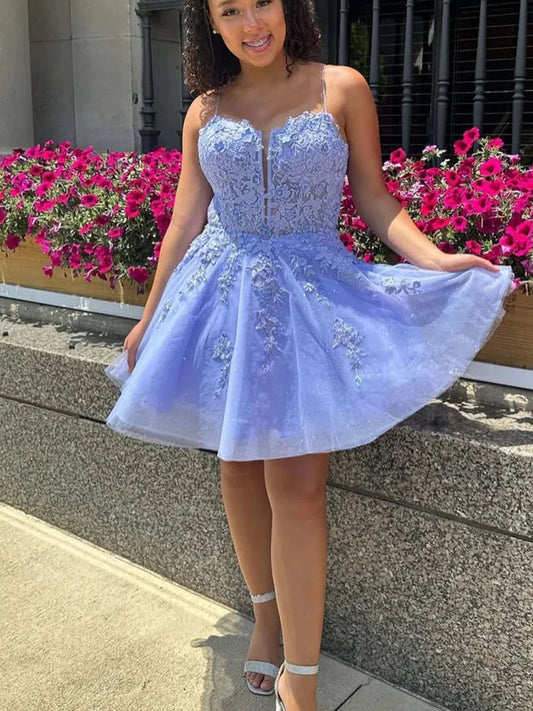 Prinzessin V-Ausschnitt Offener Rücken Hellblaue Spitze Ballkleider, Hellblaue Spitze Homecoming Kleider, Kurze Blaue Formale Abendkleider nv1473