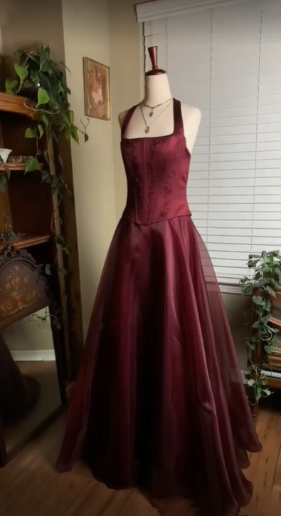 Burgundy Vintage Elegant Beaded Long Prom Dress Evening Gown Party Dress nv2608