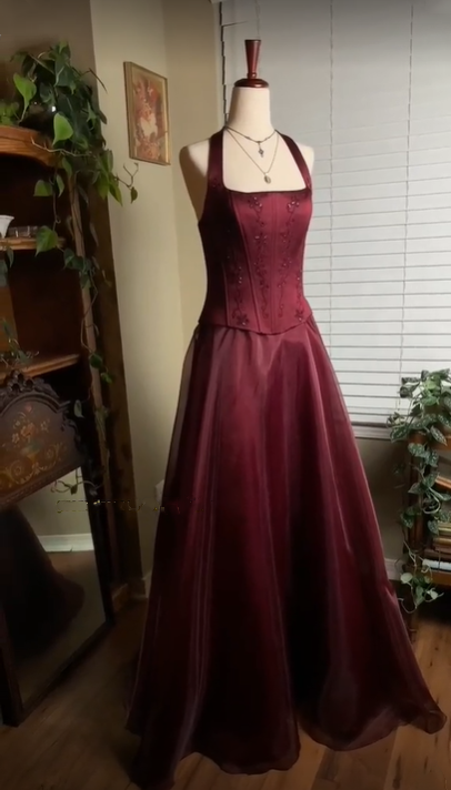 Burgundy Vintage Elegant Beaded Long Prom Dress Evening Gown Party Dress nv2608