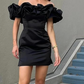 Schwarzes, enges, schulterfreies, kurzes Mini-Satinkleid mit Rüschen, Homecoming-Kleid, Ballkleid, Geburtstagspartykleid, NV1730