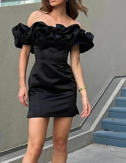 Schwarzes, enges, schulterfreies, kurzes Mini-Satinkleid mit Rüschen, Homecoming-Kleid, Ballkleid, Geburtstagspartykleid, NV1730
