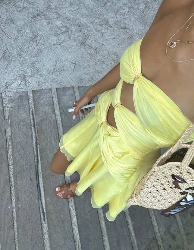 Robe de soirée courte en mousseline de soie jaune à taille dénudée nv4914