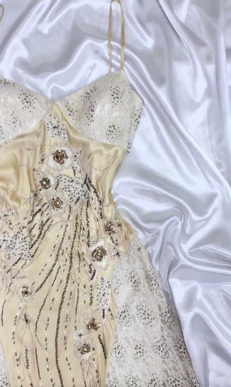 Robe de soirée courte en mousseline de soie jaune crème à fleurs et perles nv5134