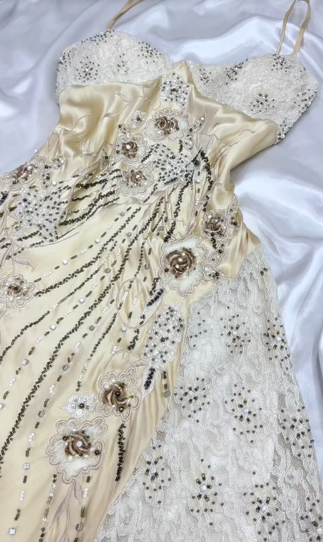 Robe de soirée courte en mousseline de soie jaune crème à fleurs et perles nv5134