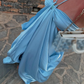 Robe de soirée longue en satin bleu à bretelles élégantes et épaules dénudées nv5215