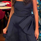 Marineblaues schulterfreies, modisches, kurzes Satin-Heimkehrkleid, Geburtstagspartykleid, NV5279
