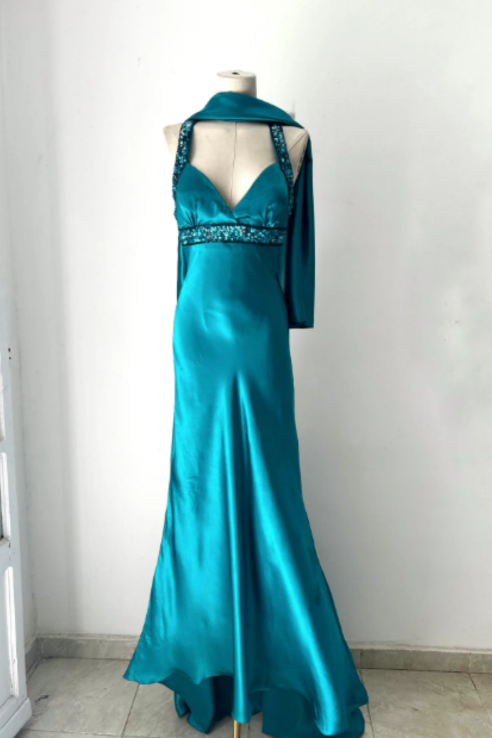 NiceVestidos--(Écharpe incluse) Robe de soirée longue en satin bleu-vert exquise, perlée à la main, longueur au sol, robe de bal, robe de banquet Nv5578