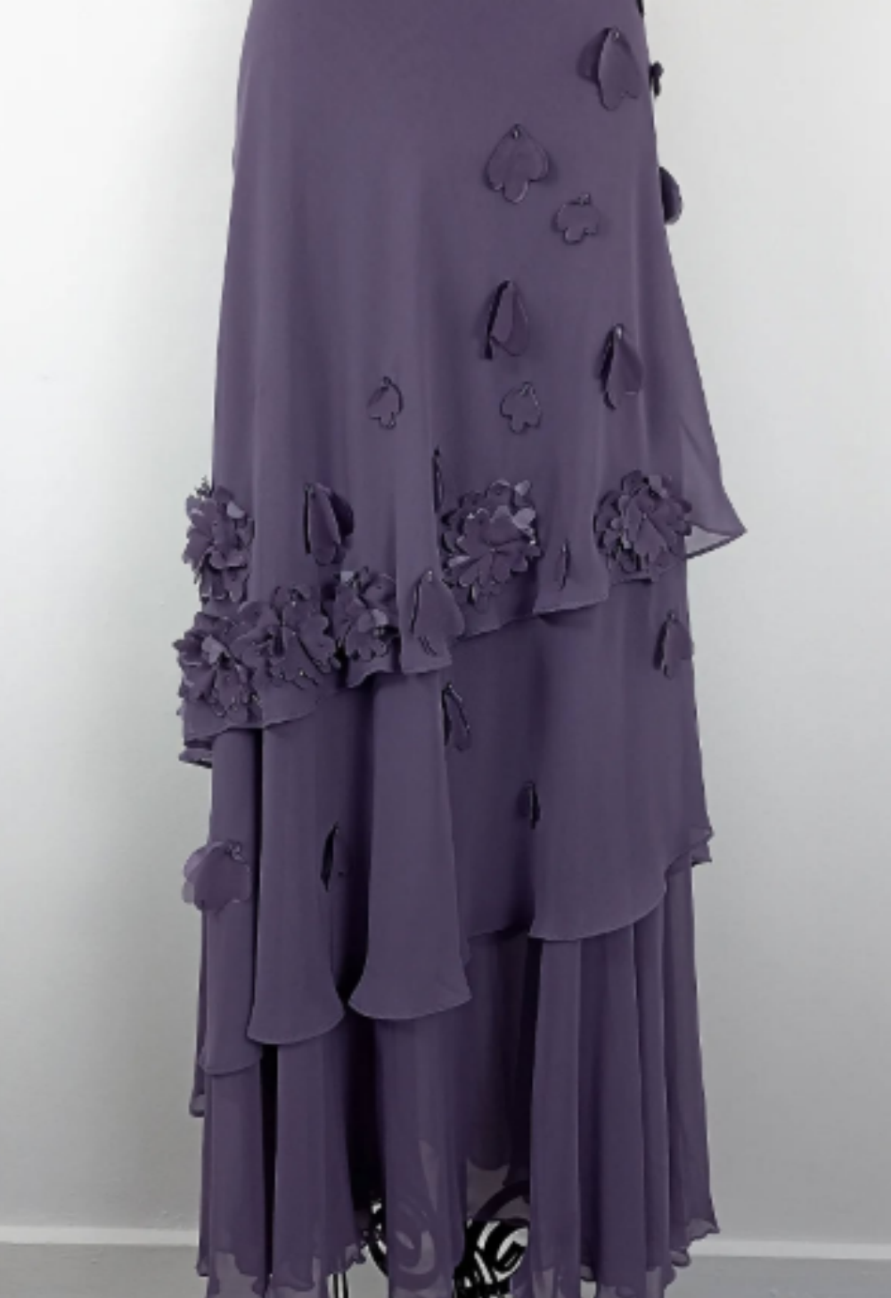 NiceVestidos - Lilafarbenes, langes Chiffon-Ballkleid mit Trägern und Blumenmuster, Nv5627