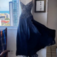 NiceVestidos - Marineblaues, exquisites, perlenbesetztes, langes Chiffon-Ballkleid Nv5628
