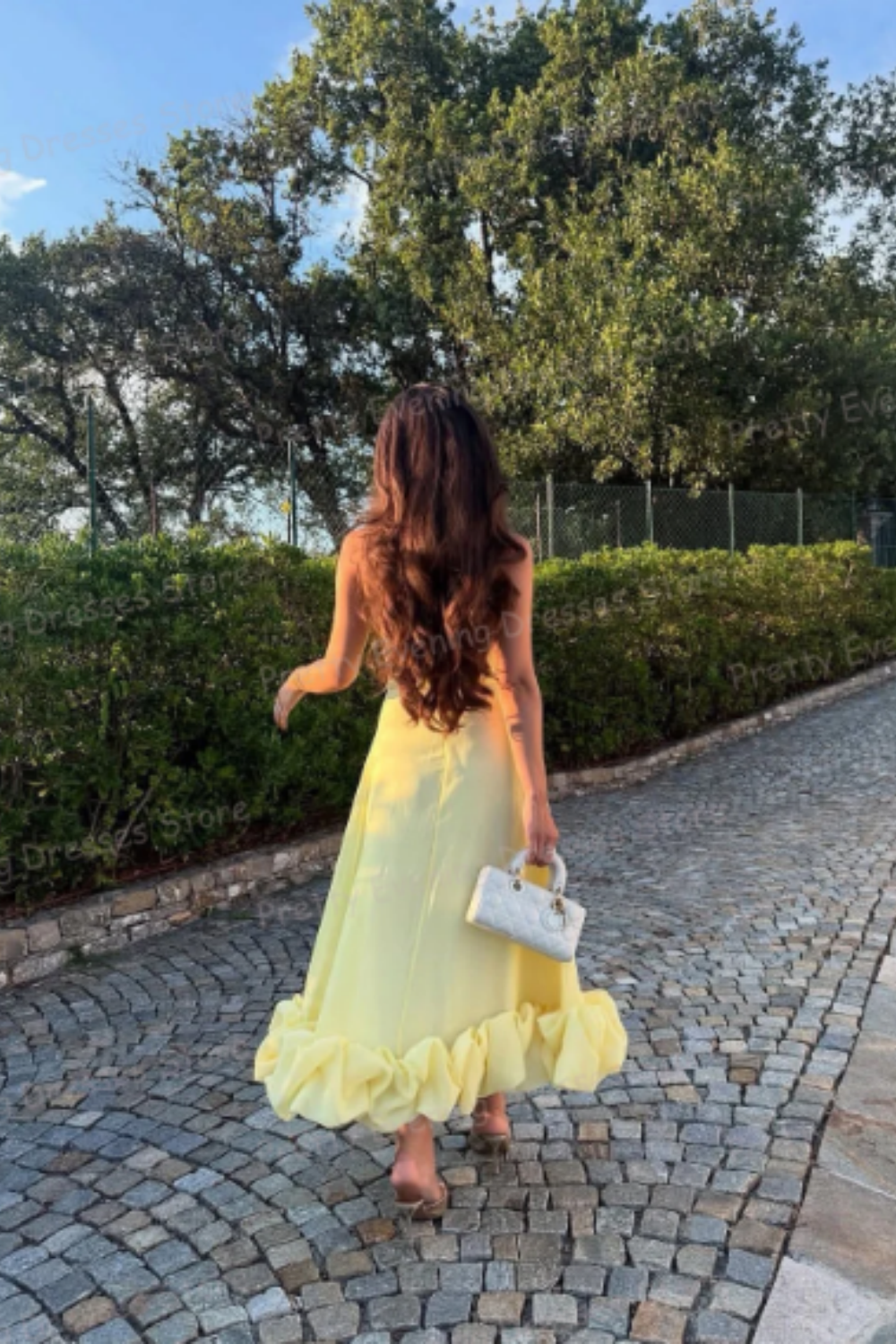 NiceVestidos - Robe de soirée midi élégante à fines bretelles et ourlet volanté, jaune clair, style français, NV5902