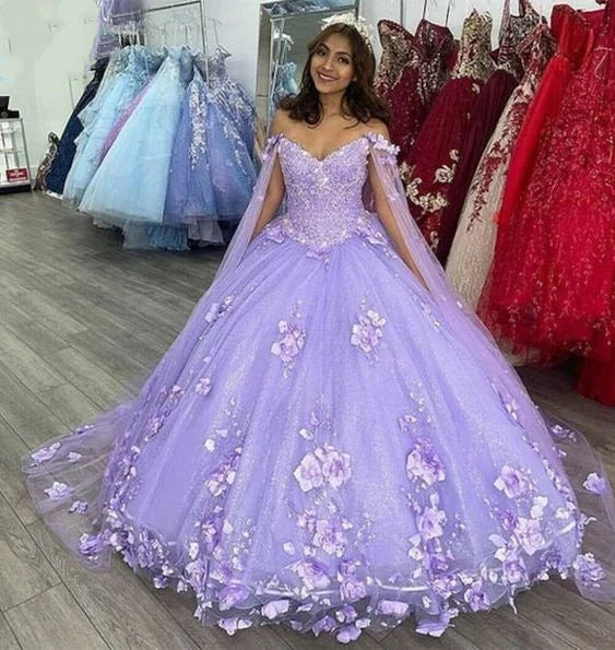 Robe de Quinceanera violet clair avec cape et appliques florales 3D nv1007