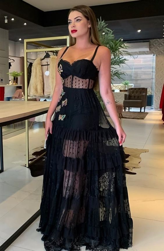 Langes Ballkleid mit schwarzen Trägern aus Tüll für die Abschlussfeier der Schule nv1129