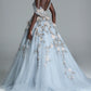 Nebelblaues Garten-Abendkleid mit schulterfreiem 3D-Blumenmuster NV6565
