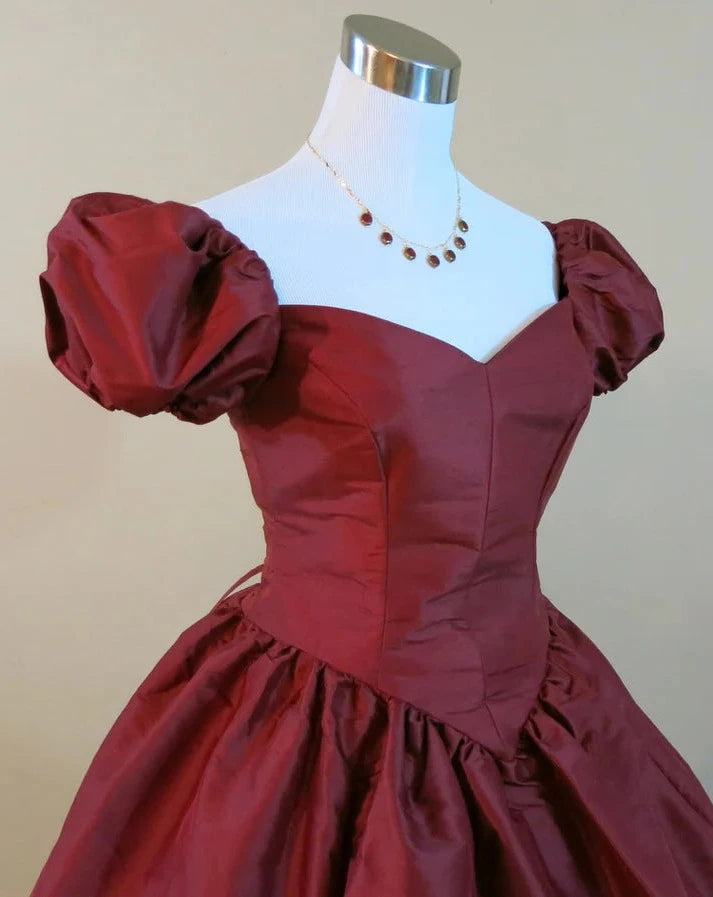 Robe de soirée princesse en satin bordeaux à manches courtes et coupe trapèze nv1905