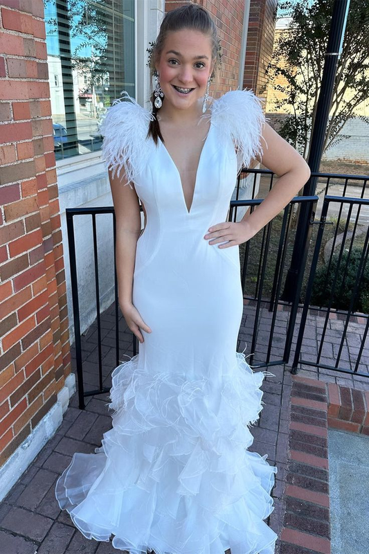 Robe de bal longue rose vif à volants en plumes et décolleté en V multicouche nv1220