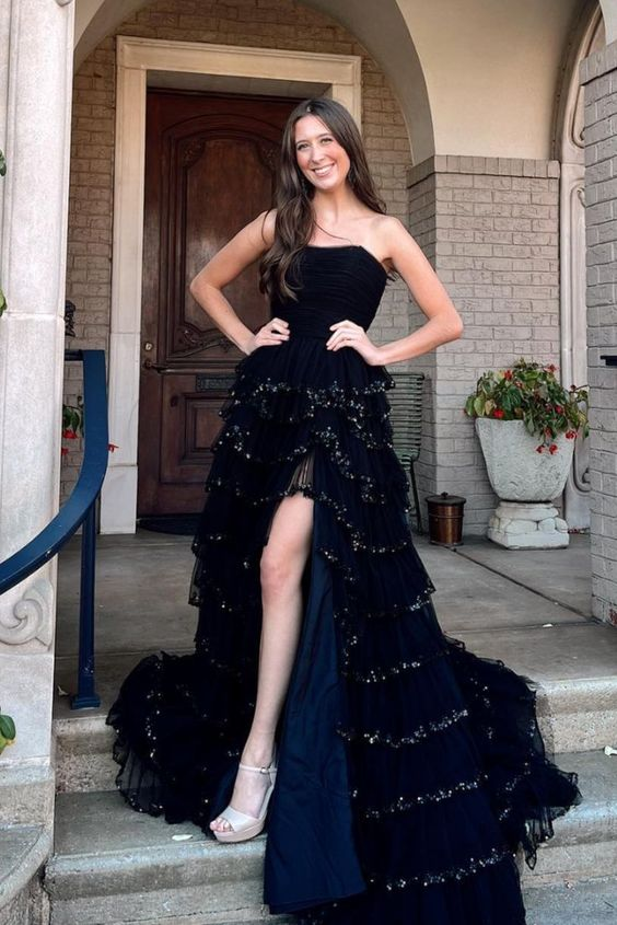 Trägerloses, schwarzes Ballkleid aus Tüll mit Stufen, nv1236