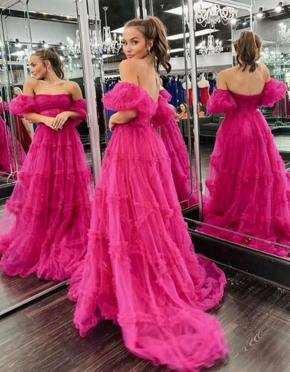 Trägerloses, langes Ballkleid aus Tüll mit Rüschenverzierungen und Ballonärmeln nv1306