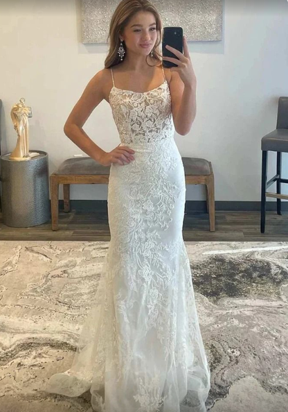 Robe de bal longue élégante en dentelle florale blanc cassé à col rond et lacets style sirène nv1146