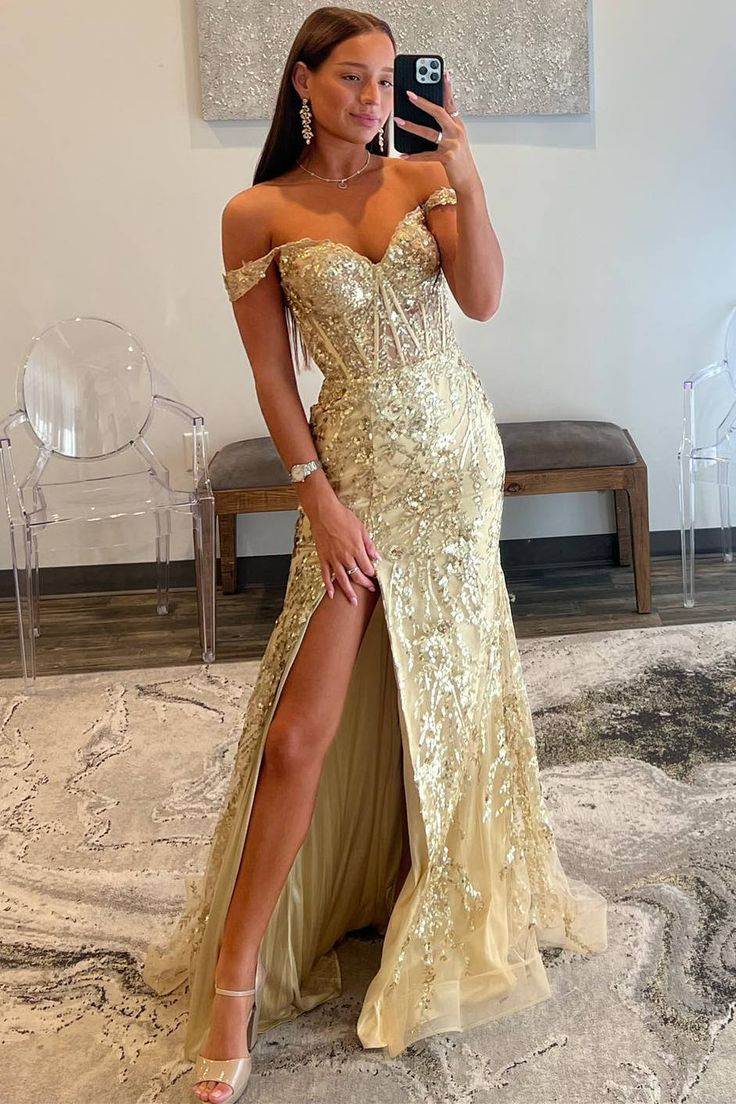 Schulterfreies Meerjungfrau-Ballkleid mit goldenen Pailletten und Korsett und Schlitz nv1262
