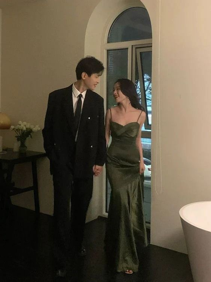 Robe de bal longue en satin vert foncé à bretelles spaghetti nv1243