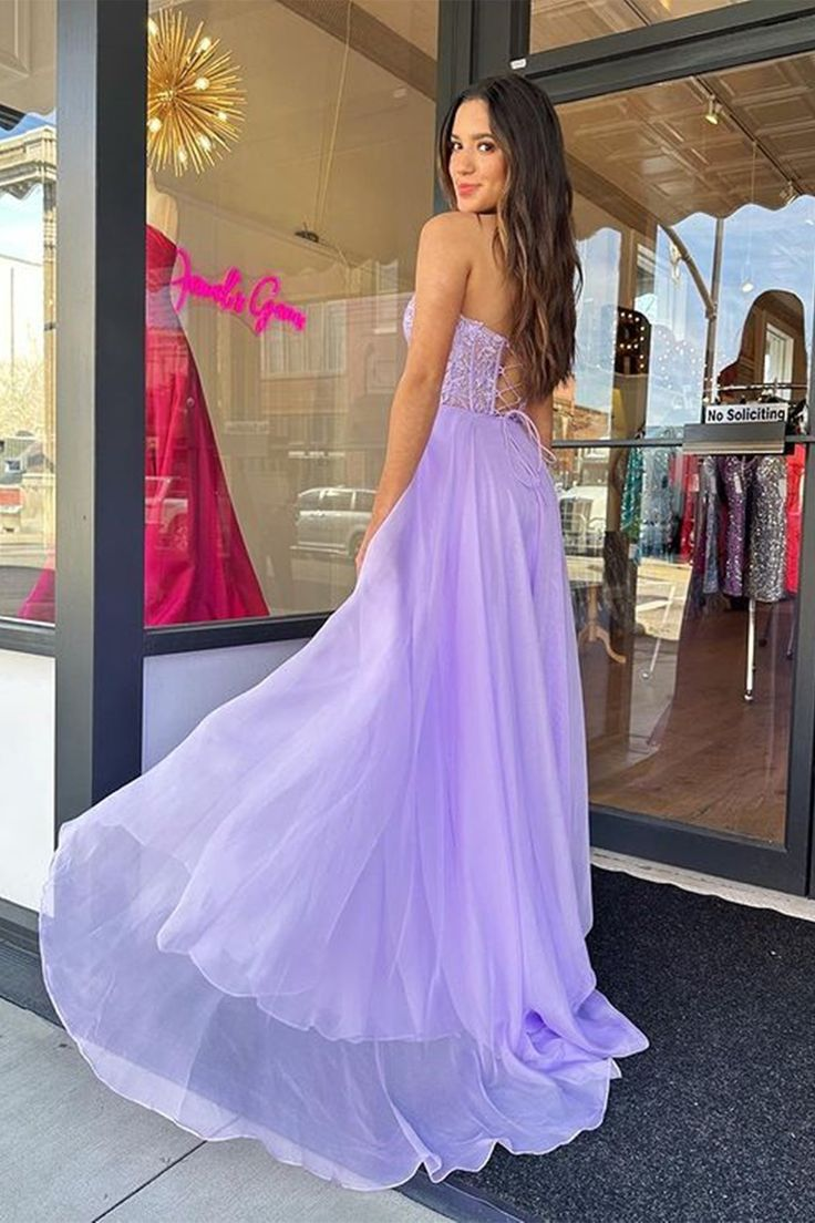 Robe de bal longue en dentelle violette sans bretelles à col en cœur nv1315