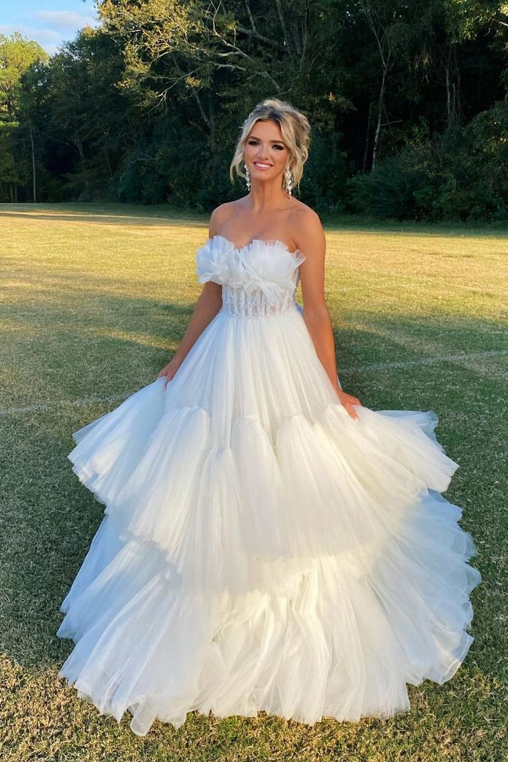 Robe de bal longue en tulle blanc à décolleté en cœur nv1274