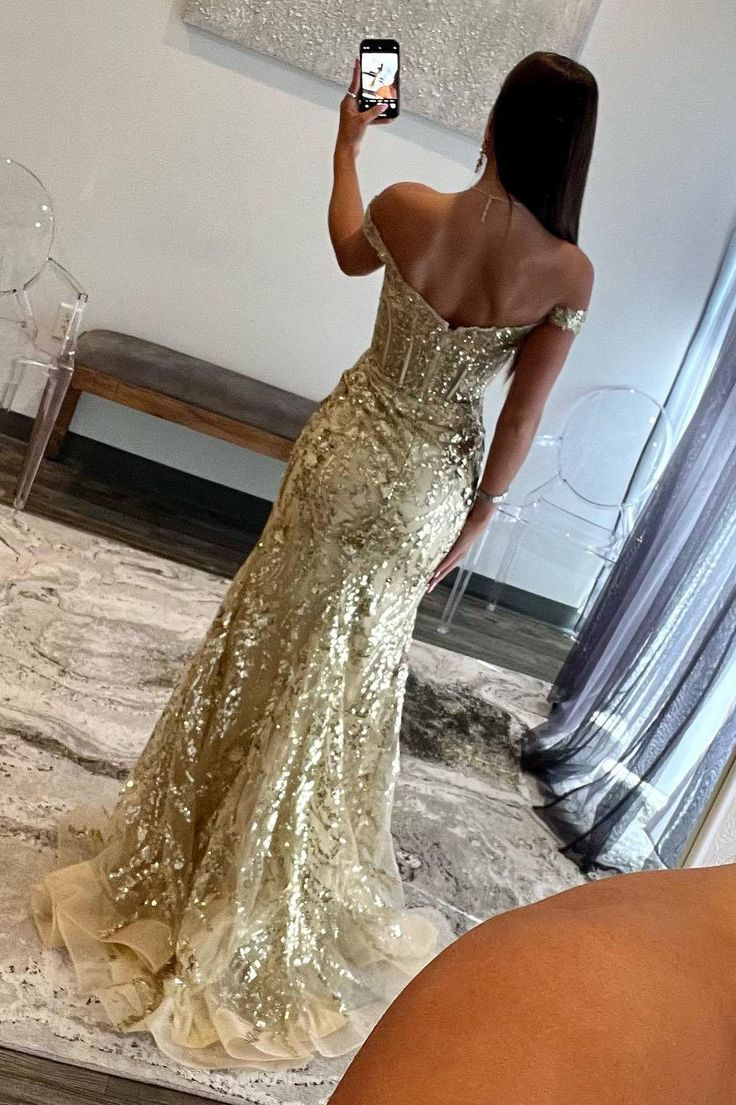 Schulterfreies Meerjungfrau-Ballkleid mit goldenen Pailletten und Korsett und Schlitz nv1262