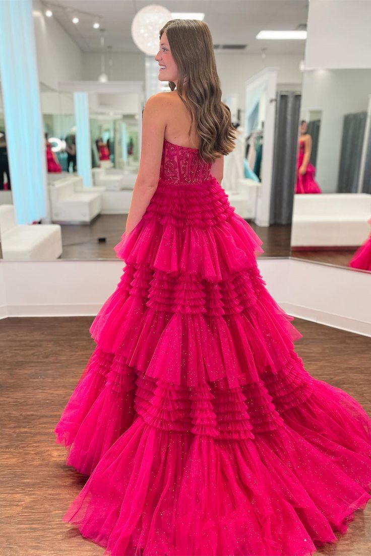 Robe de bal longue en tulle fuchsia à plusieurs couches et à appliques sans bretelles nv1290
