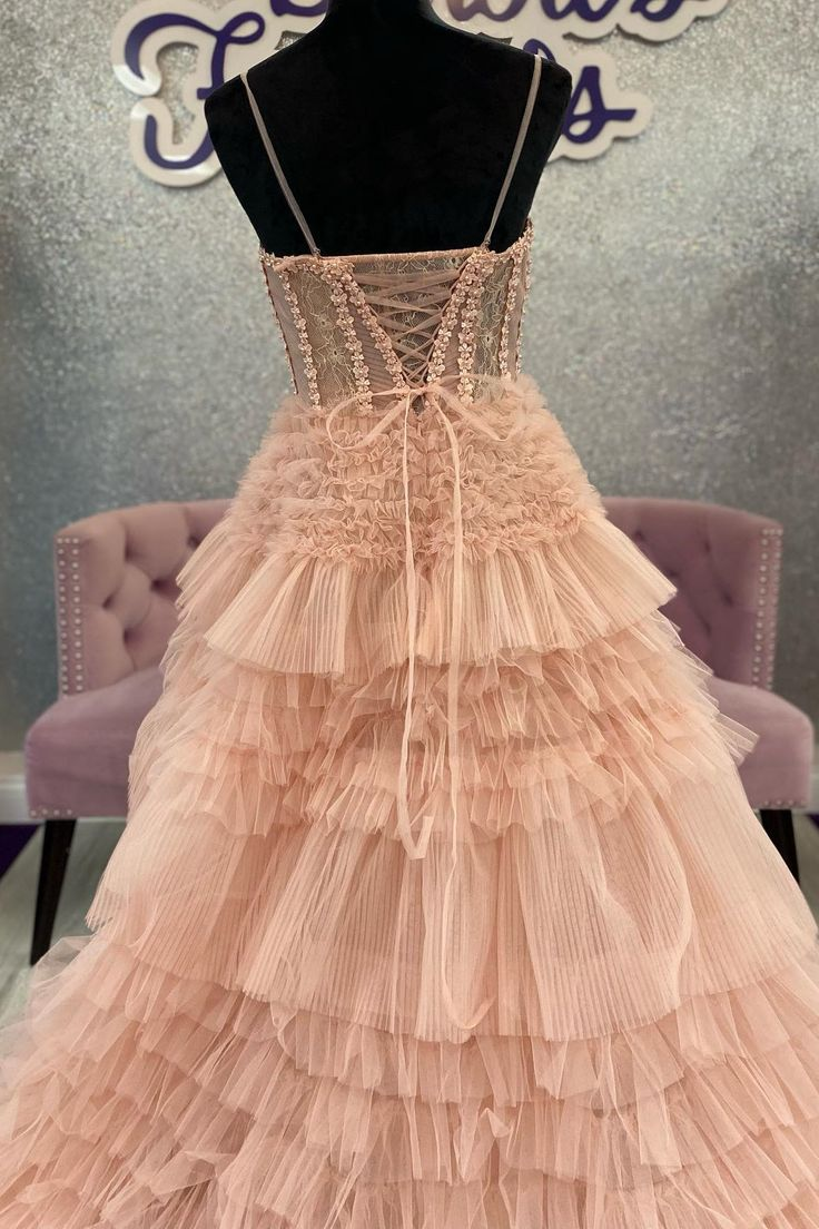 Rosafarbenes A-Linien-Ballkleid mit Rüschenlagen und Schnürung am Rücken, nv1203