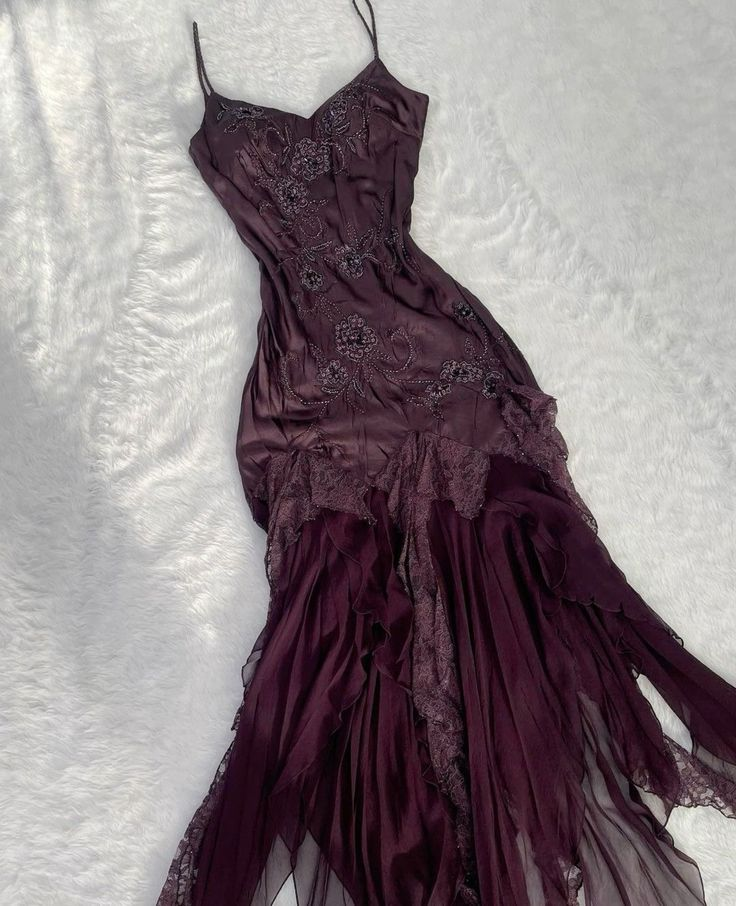 Dunkelviolettes, modisches, exquisites, mit Perlen besetztes Spaghettiträger-Abendkleid aus langem Satin mit Ballkleid und Partykleid nv1376
