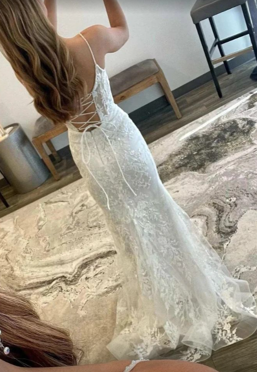 Robe de bal longue élégante en dentelle florale blanc cassé à col rond et lacets style sirène nv1146