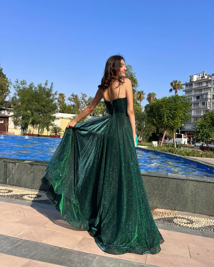 Grünes elegantes A-Linien-Ballkleid mit Spaghettiträgern und Tüll, lang, nv1195