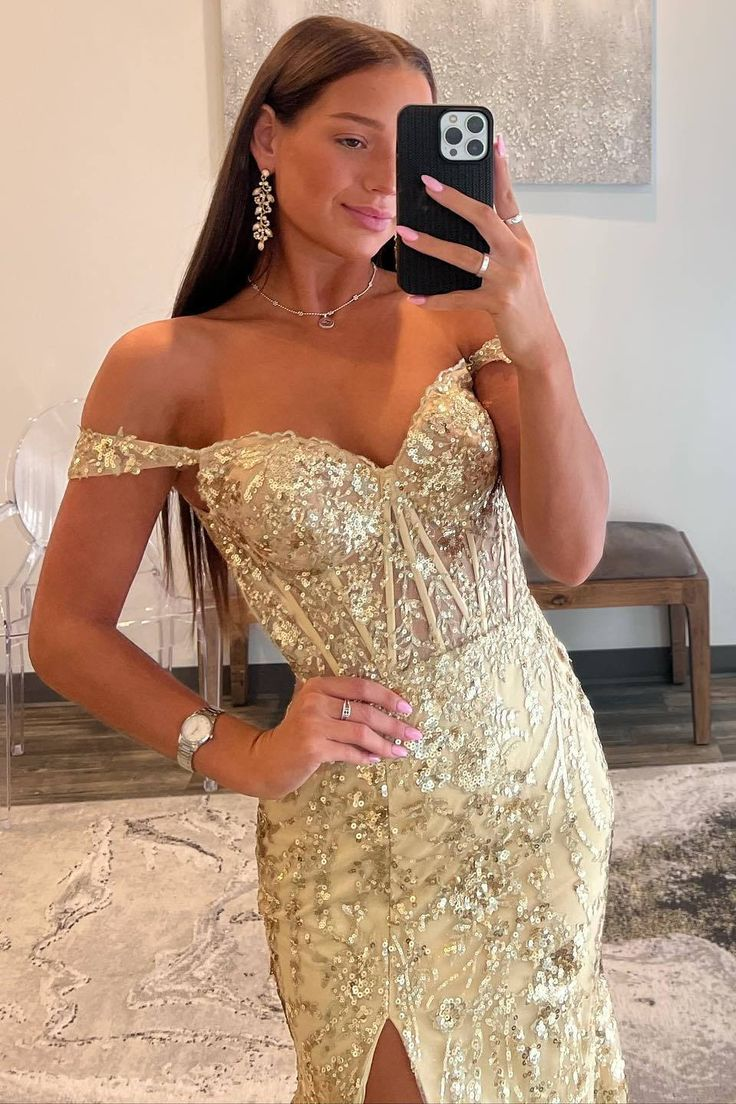 Schulterfreies Meerjungfrau-Ballkleid mit goldenen Pailletten und Korsett und Schlitz nv1262